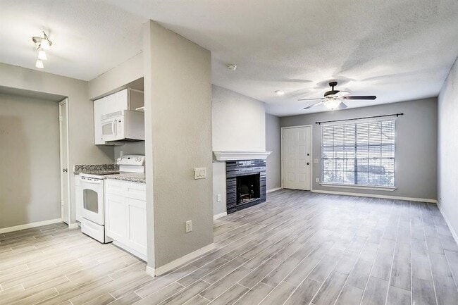 Building Photo - 1880 White Oak Dr