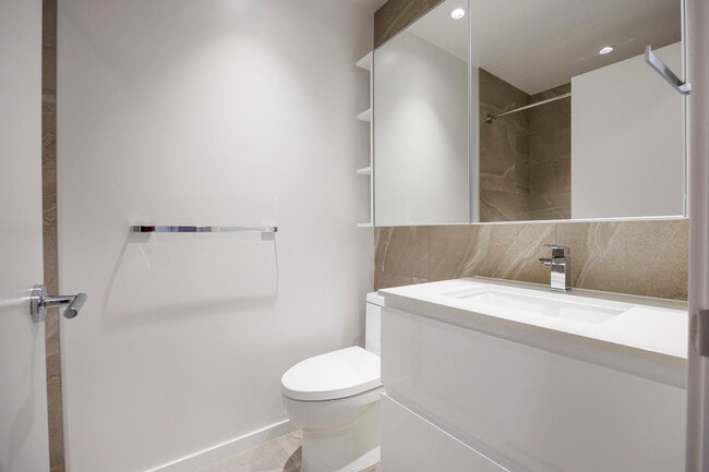 Photo du bâtiment - 6500 Minoru Blvd