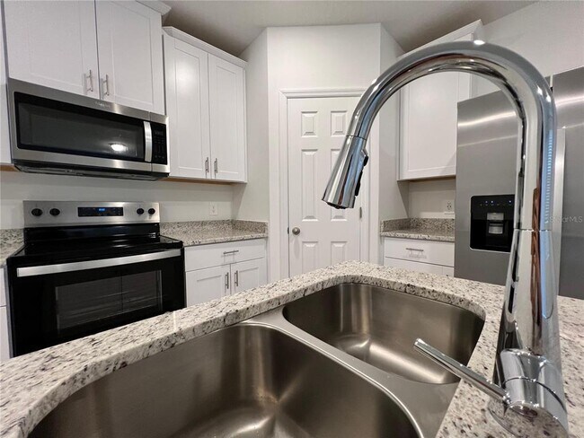 Foto del edificio - 16404 Happy Eagle Dr