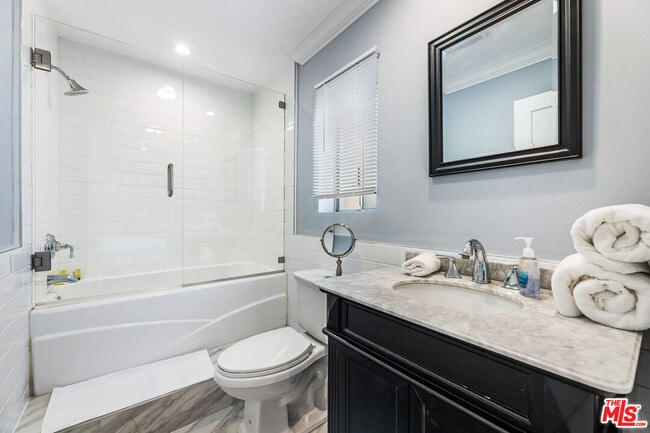 Building Photo - 5215 Balboa Blvd