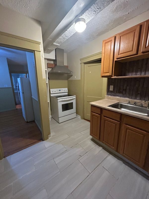 Building Photo - 113 Pleasant St