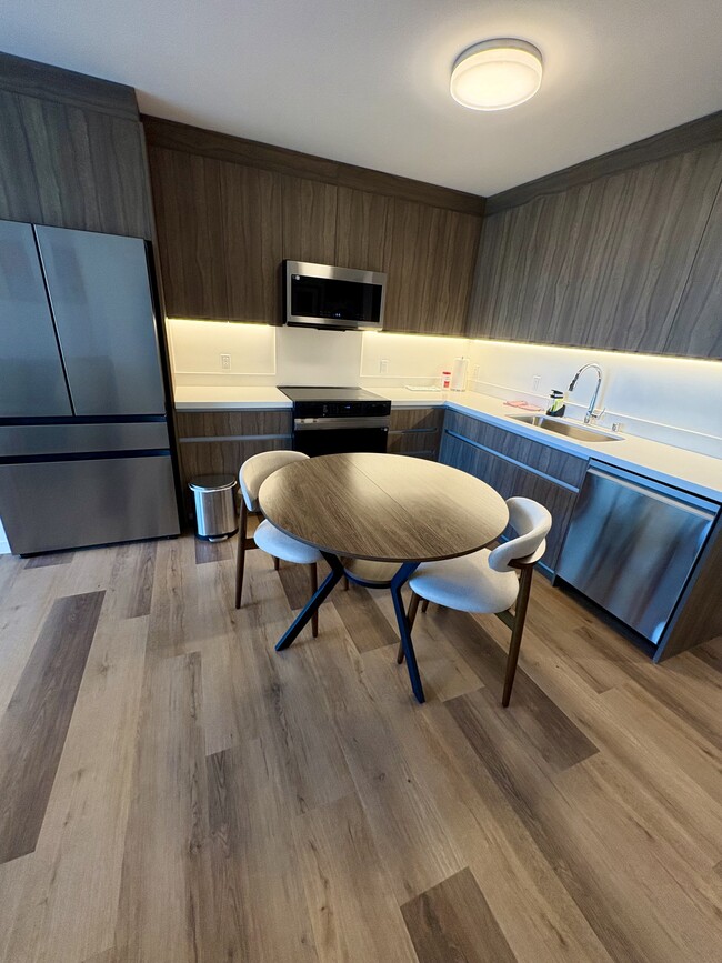 Kitchen - 1515 Liona St