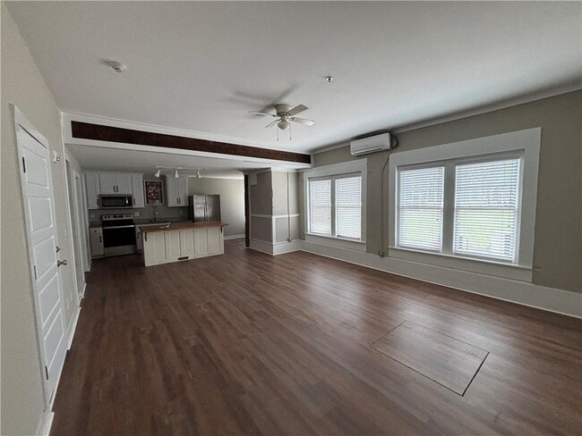 Building Photo - 104 Spring St