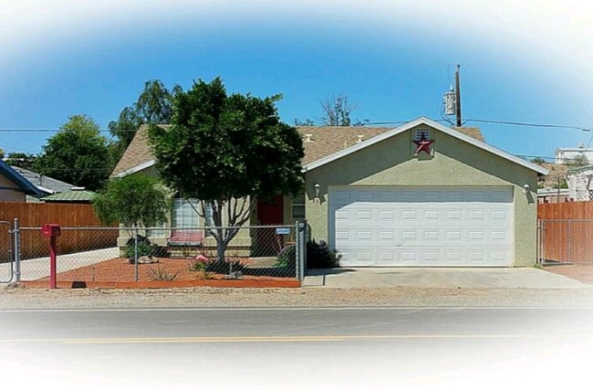 Building Photo - 911 Riverview Dr