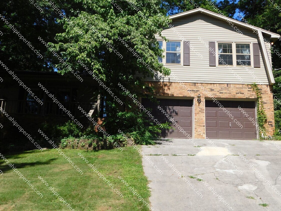Primary Photo - 11313 Mountain Crest Dr SE