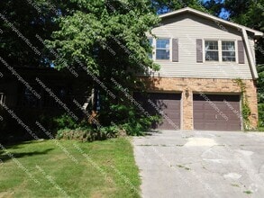 Building Photo - 11313 Mountain Crest Dr SE