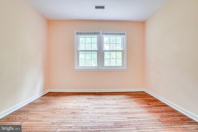 Foto del edificio - 6014 Stoneygate Ct