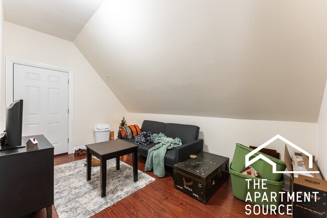 Foto del edificio - 2911 N Ridgeway Ave