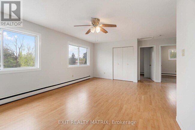 Building Photo - 2039 44