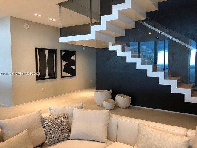 Foto del edificio - 650 NE 32nd St