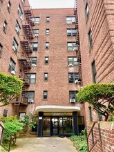 Building Photo - 83-60 Vietor Ave