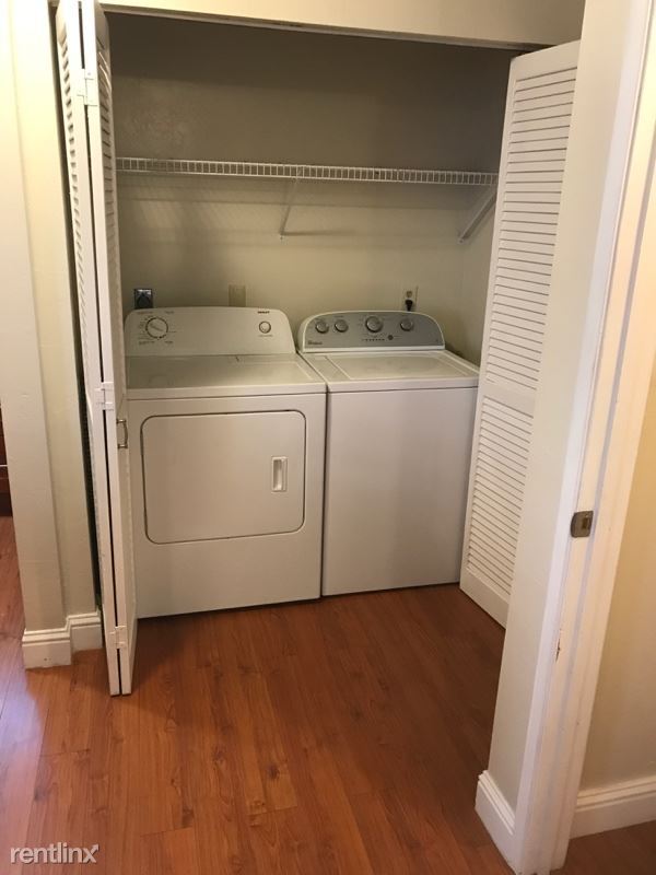 Building Photo - 3 br, 2 bath Townhome - 897 Webster St