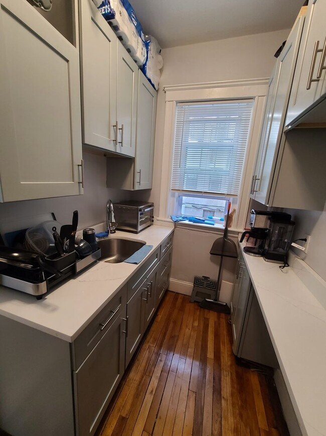 Foto del edificio - Renovated - Stainless Appliances - Close t...