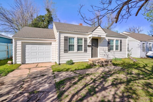 Building Photo - Charming Renovated Home with Spacious Backyard