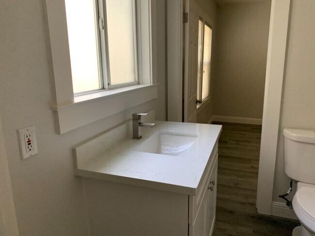 Foto del edificio - SINGLE FAMILY HOME READY FOR MOVE IN!!! LO...