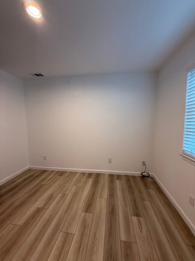 Foto del edificio - 1 Canton Dr