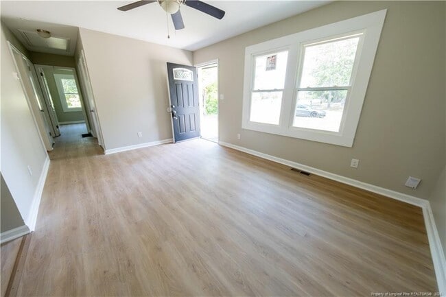 Building Photo - 4021 Glenridge Rd