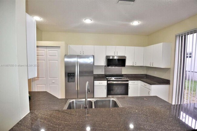 Foto del edificio - 6161 NW 58th Way