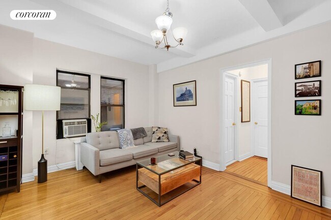 Building Photo - 142 E 49th St