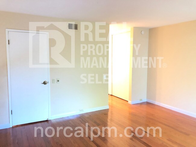 Building Photo - Serene 2 Bed 2.5 Bath with Bonus Room!