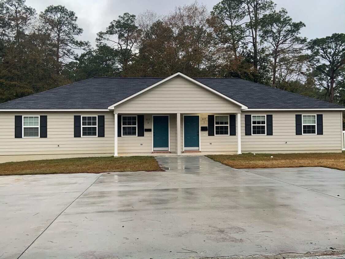 Foto principal - 917 Bay St