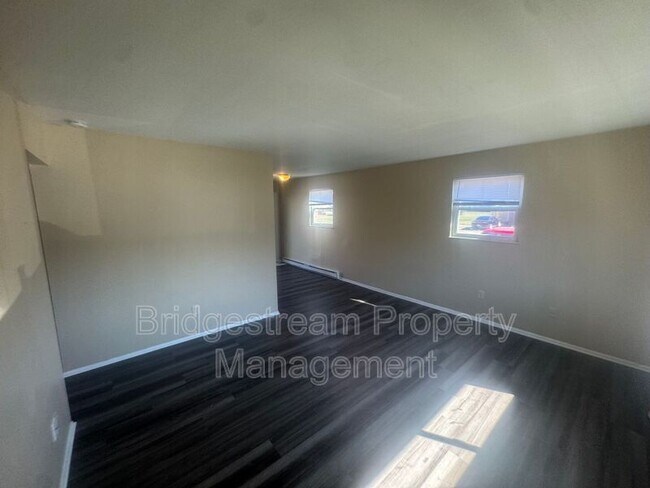 Foto del edificio - 4650 Wayne Meadows Cir