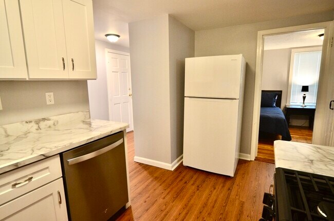 Building Photo - 47 Massasoit Ave