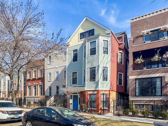 Building Photo - 3245 N Lakewood Ave