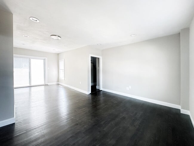 Living Room - 40 Linwood St