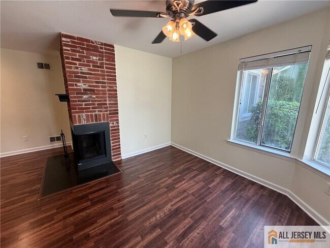 Foto del edificio - 1009 Schmidt Ln