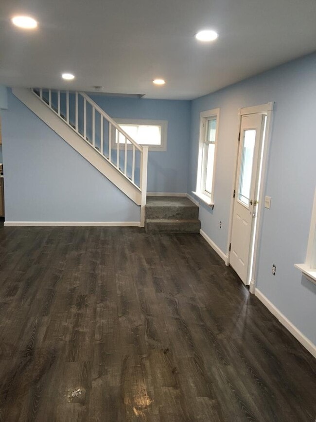 Foto del edificio - 295 E 238th St