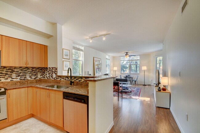 Building Photo - 802 W Windward Way