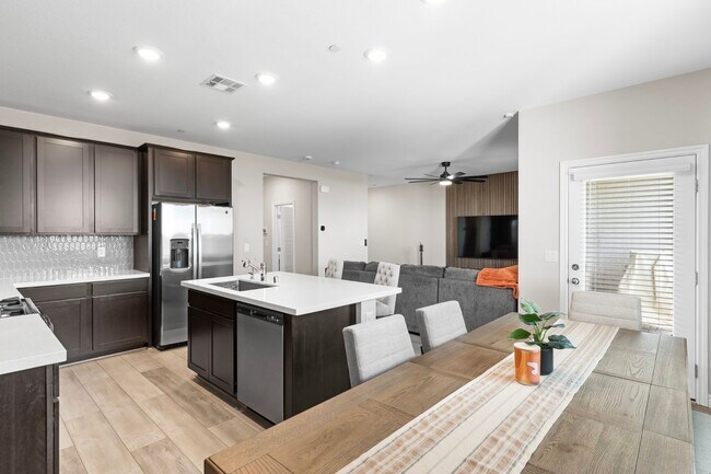 Building Photo - Beautiful 2 Story TownHome in Inspirada