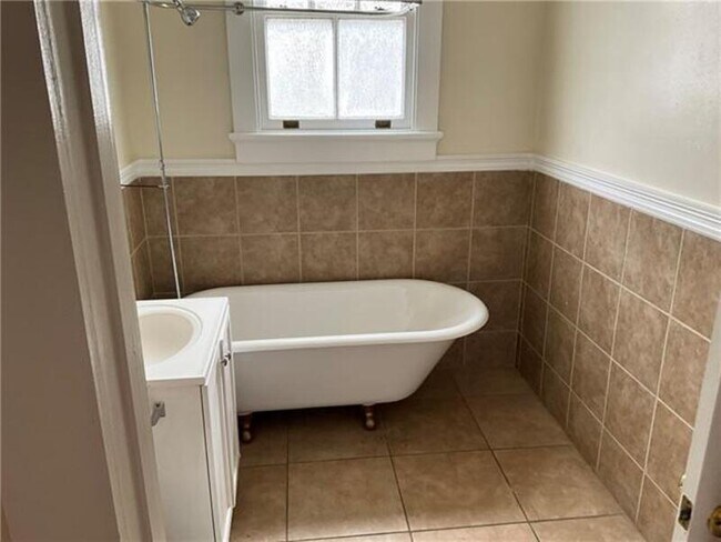 Foto del edificio - 4706 Euphrosine St