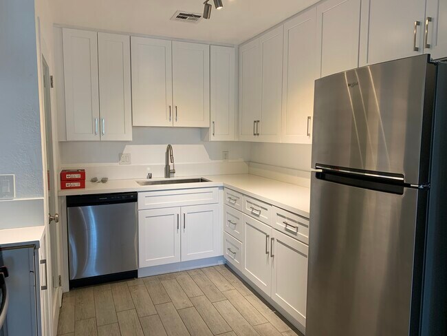 Unit 3- Upgraded Cabinets + Appliances - 5500 Vesper Ave