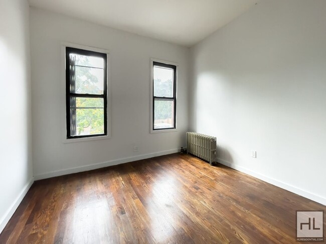 Foto del edificio - FRANKLIN AVENUE / Spacious Crown Heights S...