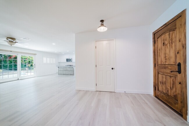 Foto del edificio - 3953 James Dr