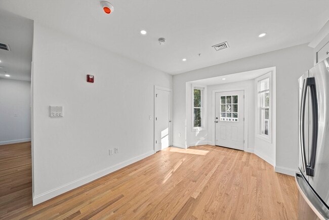 Foto del edificio - 417 Commercial St