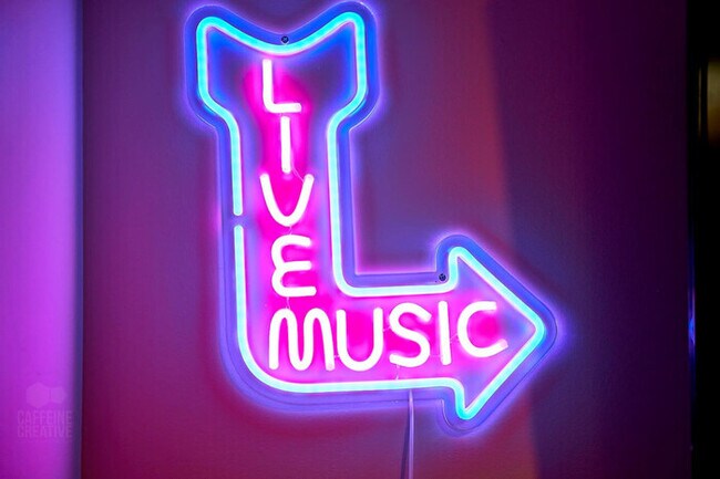 Foto del edificio - Music-Themed 2BR Rhythmic Retreat