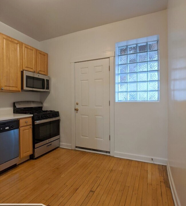 Foto del edificio - 2453 N Spaulding Ave