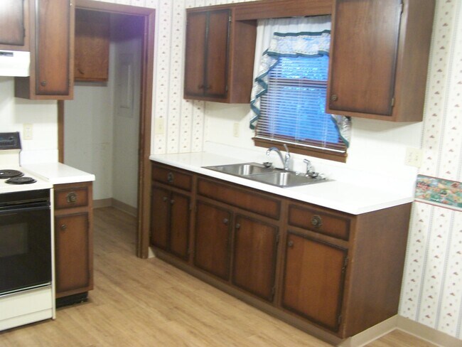 kitchen - 302 S Stewart St