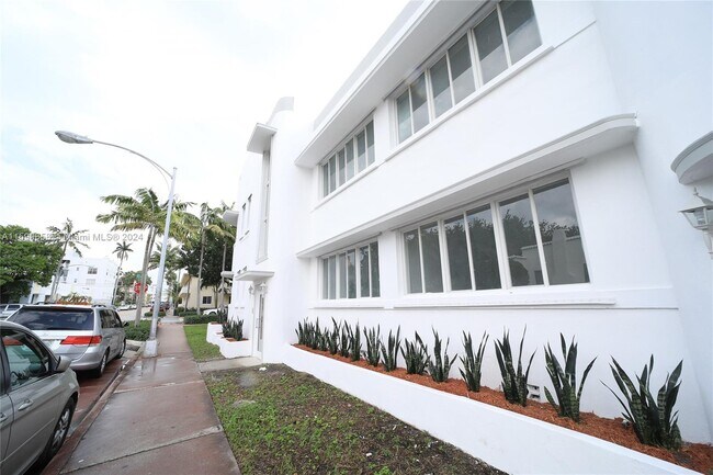Building Photo - 810 7th St