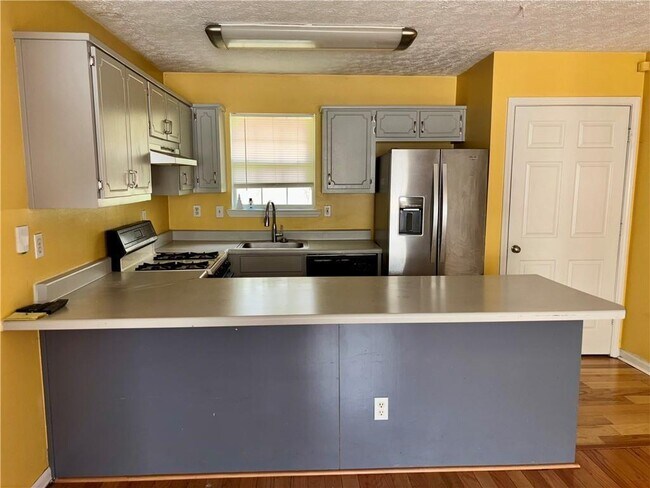 Building Photo - 2023 Sitser Ln