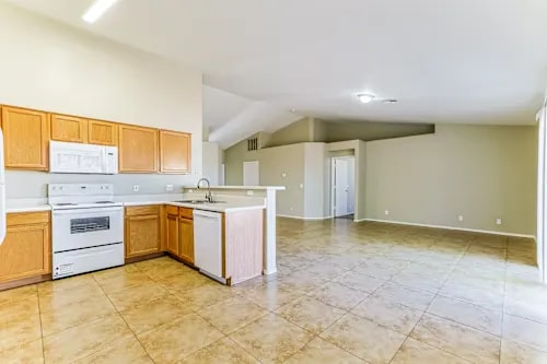 Building Photo - 504 N Hassett