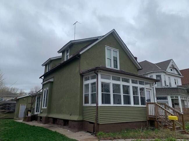Building Photo - 686 Thomas Ave. in St. Paul