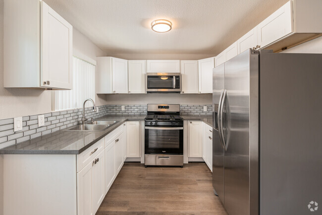 3HAB, 2BA - 875 ft² - Cocina - 1040 S Lake St