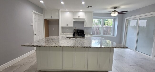 Building Photo - 10826 Green Brook Dr