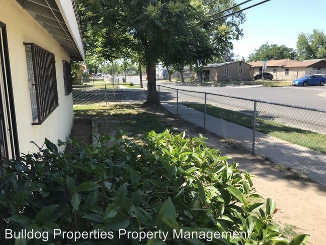 Building Photo - 2303 S Poppy Ave