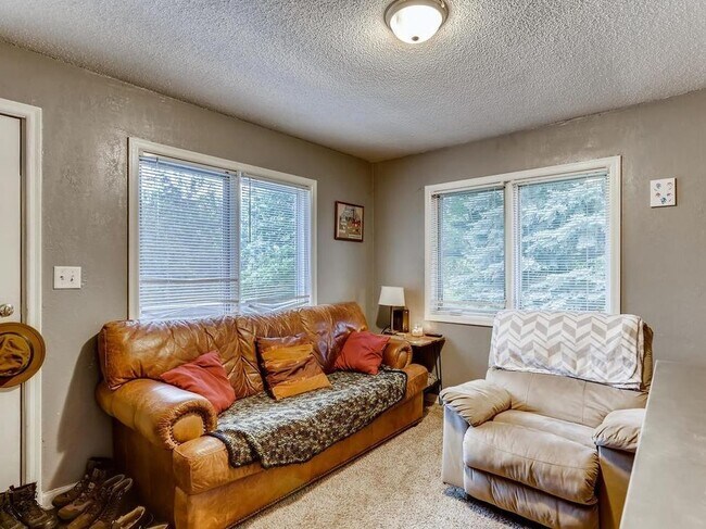 Foto del edificio - 4366 Shoreline Dr