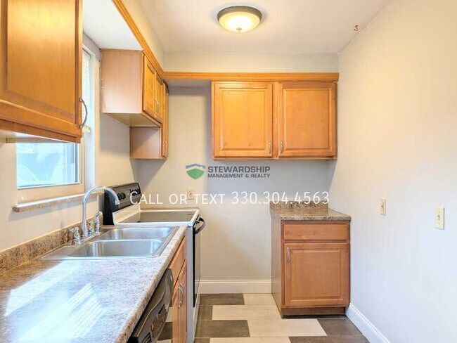 Building Photo - 1303 23rd St NE